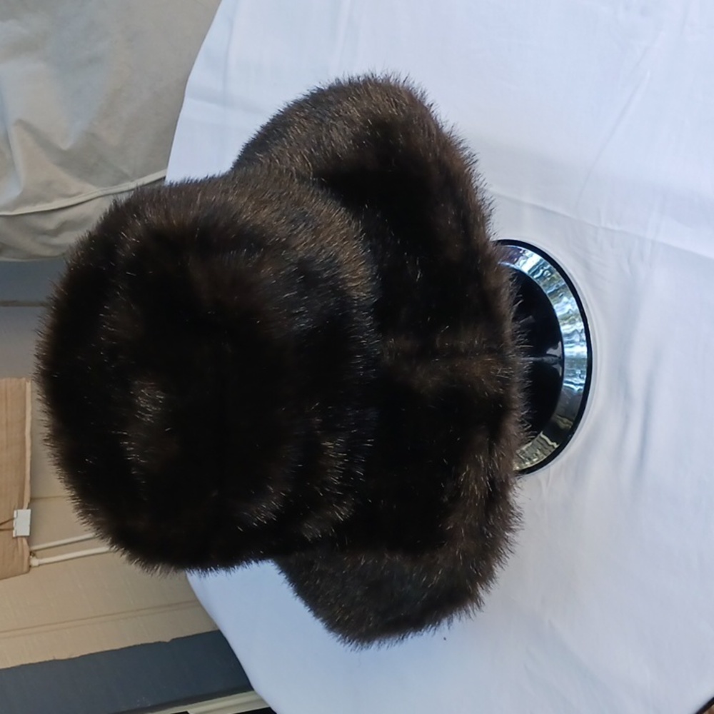 Hat. Feaux fur chapeau